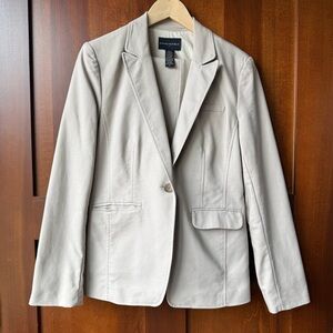 Women’s Banana Republic Cream Suit Size 12